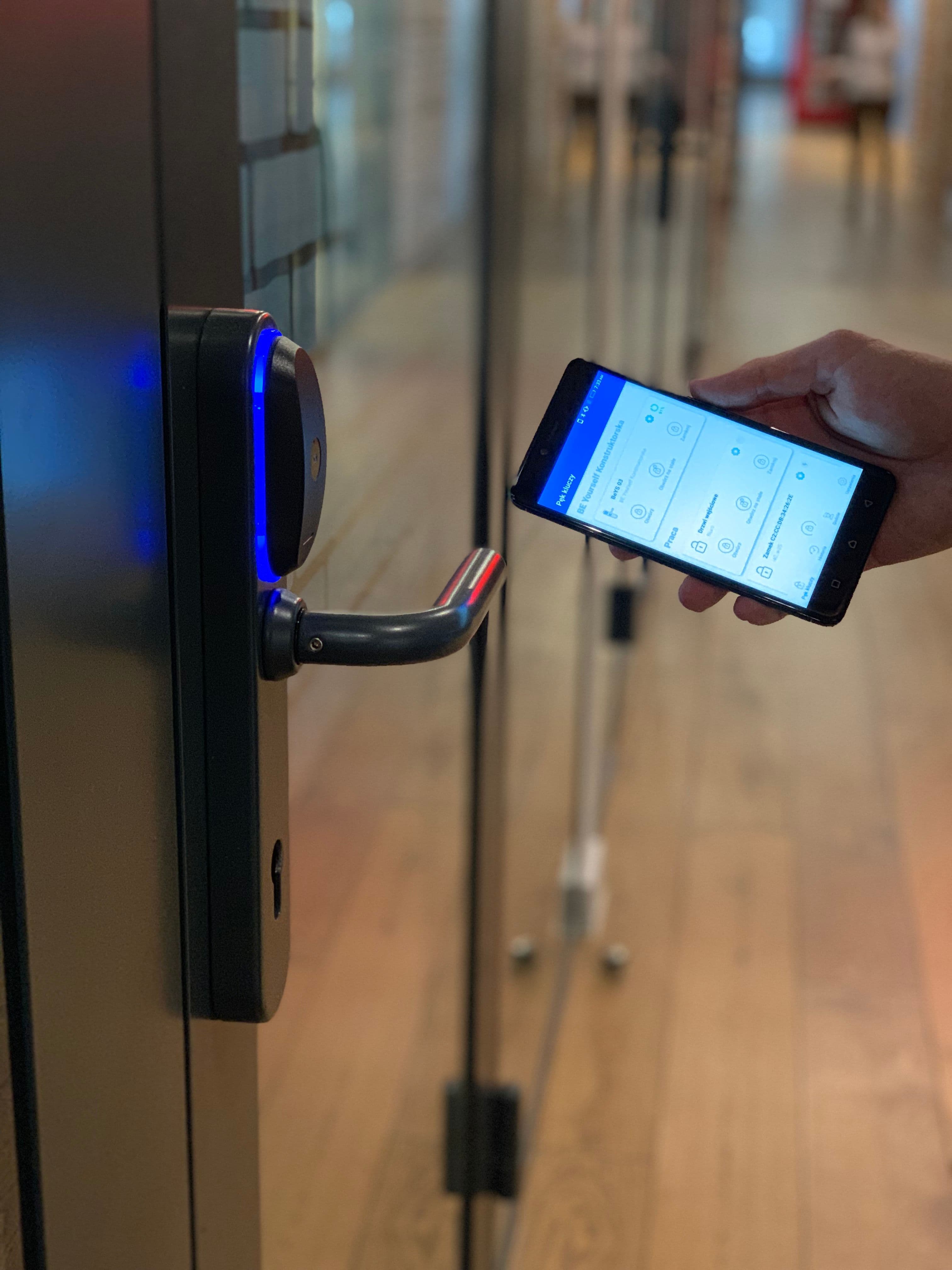 Blue Bolt handle managed by mobile app